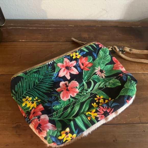 Myra Bag - Cosmetic Bag Hawaiian Print with Cowhide - Picture 2 of 4
